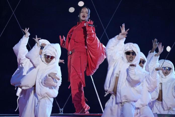 Pregnant Rihanna soars in Super Bowl halftime performance