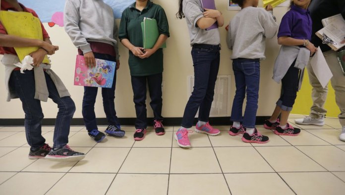 Trump admin shifting to privatize migrant child detention